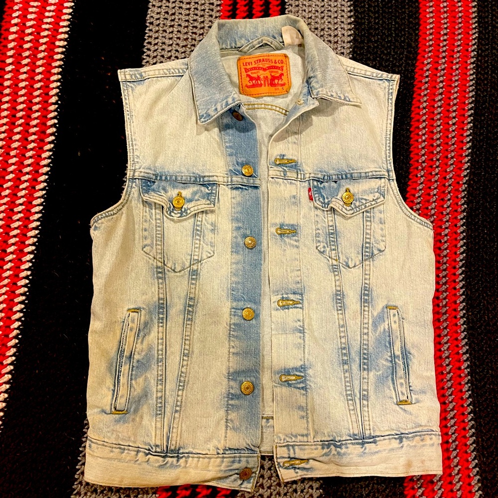 Sick denim Levi’s vest